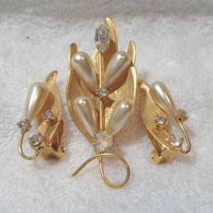 FINAL PRICE!! Beautiful Golden Faux Pearl Rhinestone Brooch -Ear